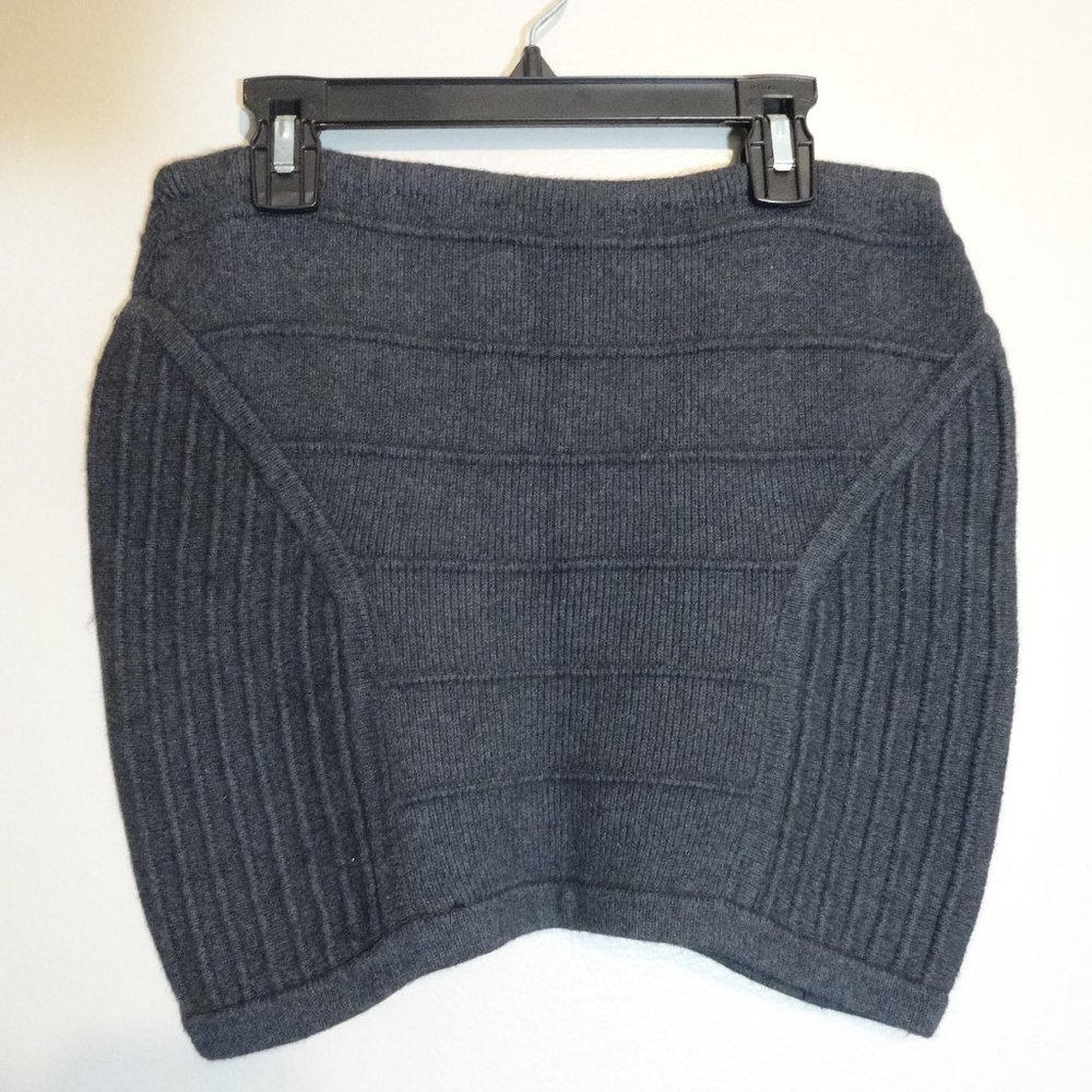 Cute Hip Hugging Skirt - Size M